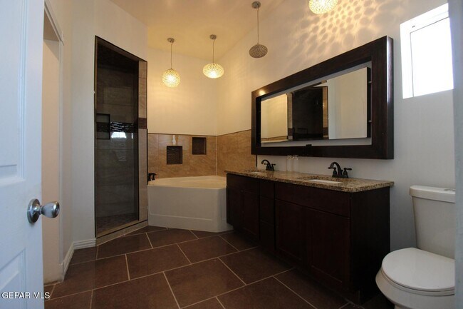 Building Photo - 561 Agua De Mar