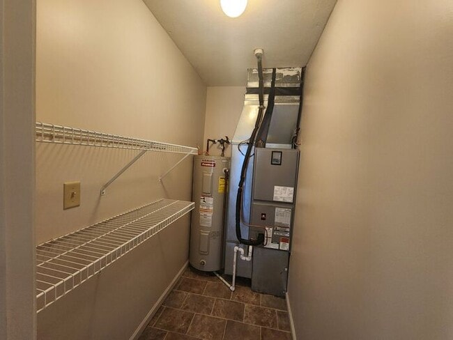 Building Photo - 2 Bedroom Duplex - *Pets Welcome!