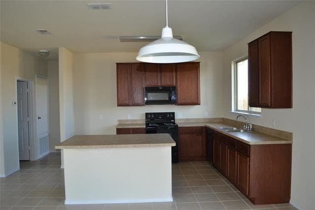 Building Photo - 921 Swan Ridge Dr