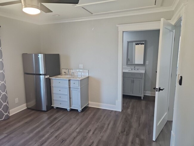 Building Photo - Custom 4 bedroom 3 bath in Hidden Valley Lake