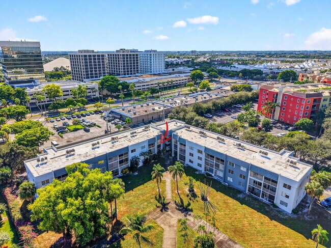 Building Photo - 1630 Embassy Dr