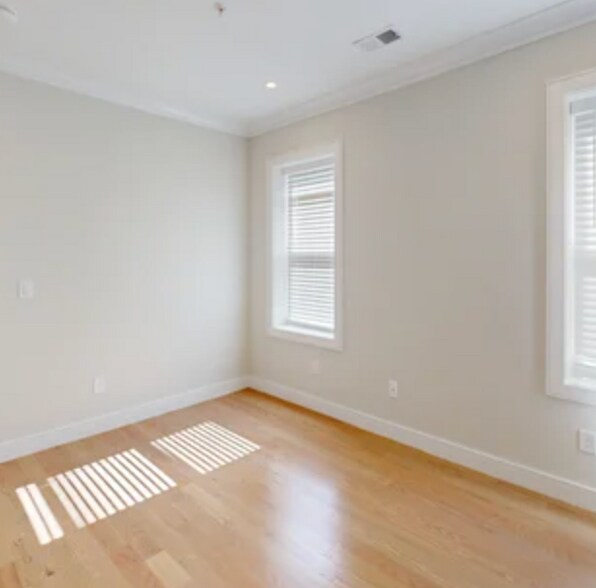 Building Photo - 164 Allston St