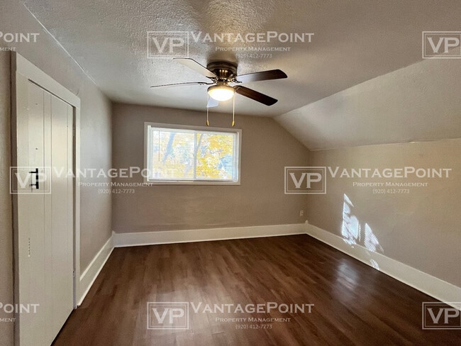 Building Photo - 370 S Main St