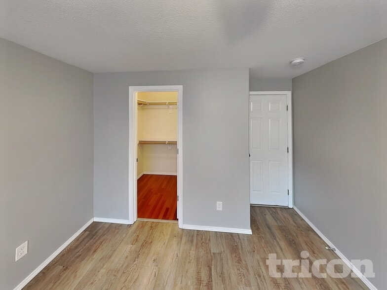 Building Photo - 577 SW 207th Ave