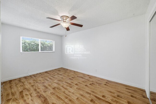 Building Photo - 186 E 21st St