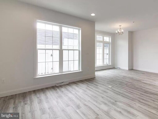 Building Photo - 215 Hoke Farm Way