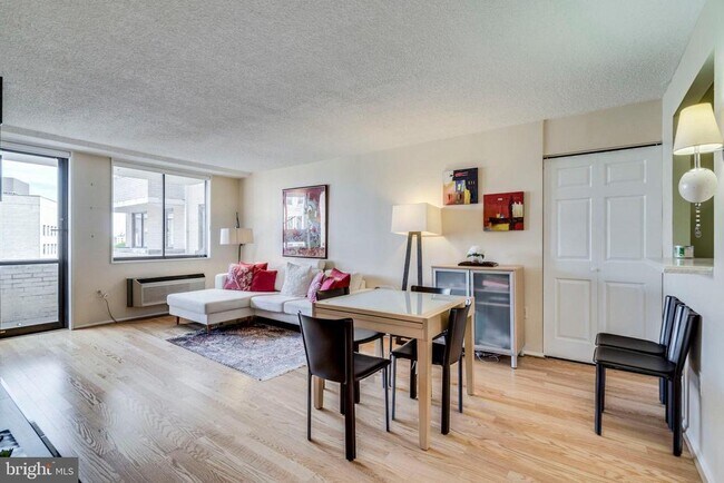 Building Photo - 1325 18th St NW