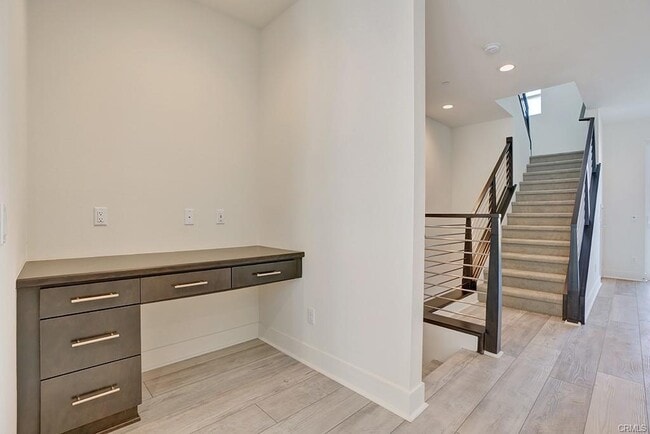 Building Photo - 683 W 17th St