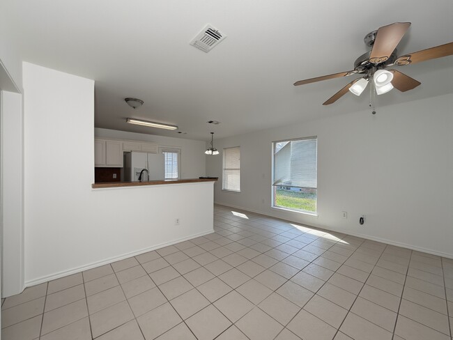 Building Photo - 919 Farmington Rd