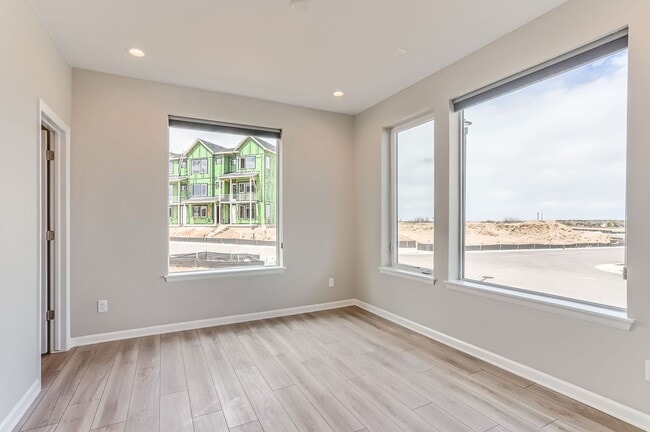 Building Photo - 676 Saddle Dr