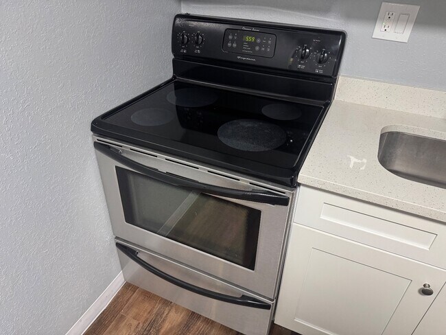 Building Photo - 3416 S 70th St