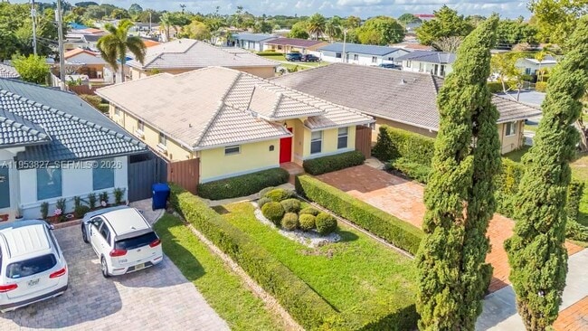 Building Photo - 4370 SW 82nd Ave