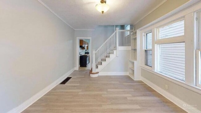 Building Photo - 65 Woodlawn St