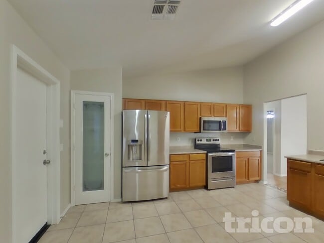 Building Photo - 2601 S 79th Dr