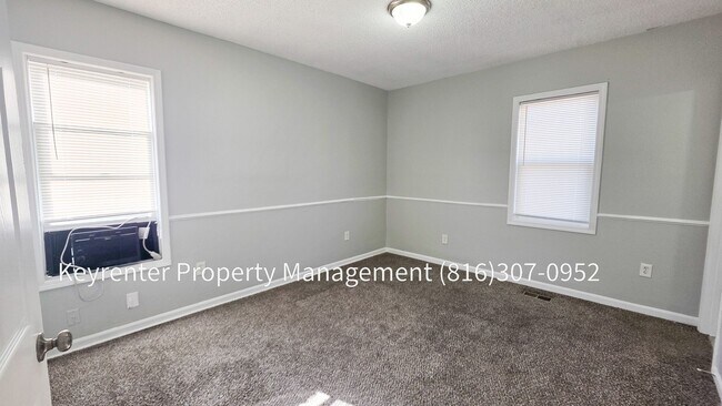Building Photo - 4 Bedroom 3 Bath for rent