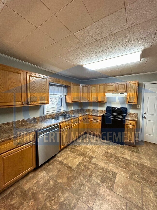 Building Photo - Single level! Two bedrooms!