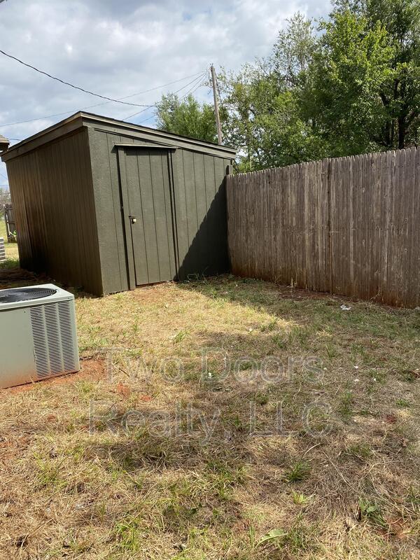 Building Photo - 2820 SE 55th St