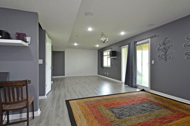 Building Photo - 5729 Meridian Way NE