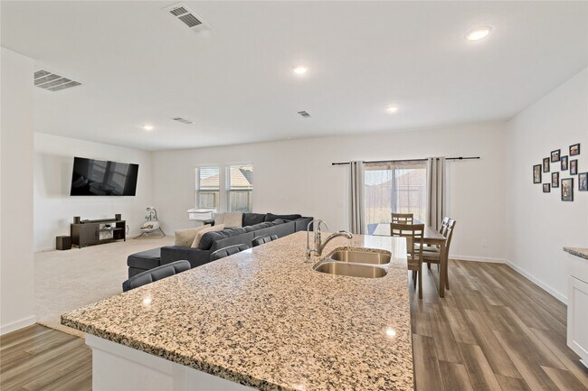 Building Photo - 21568 Rolling Streams Dr