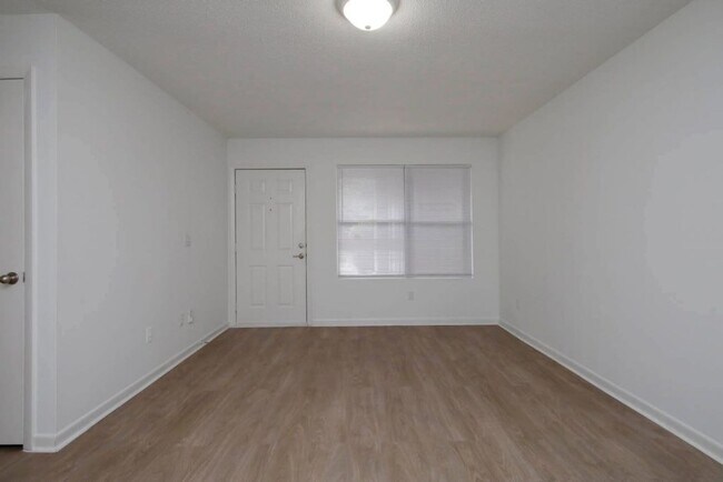 Building Photo - Two Bedroom Apartment
