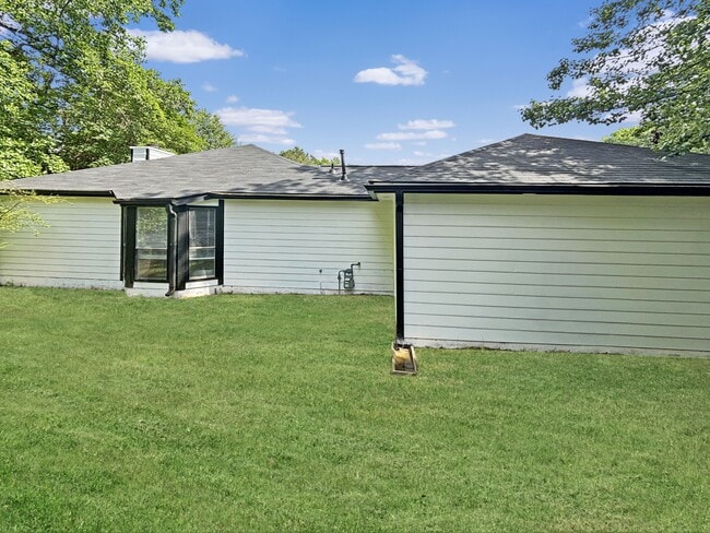 Building Photo - 9032 Gardener Dr