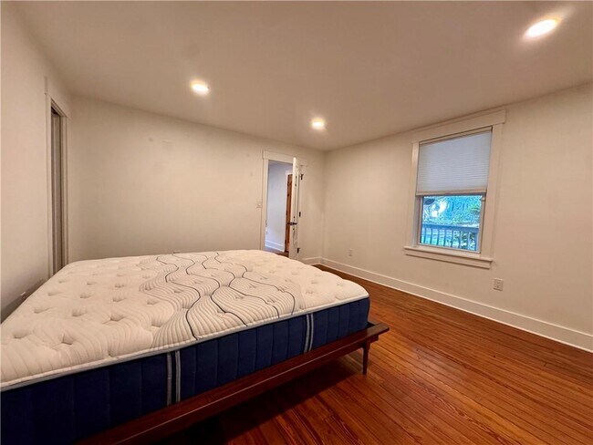 Building Photo - 687 Brownwood Ave SE