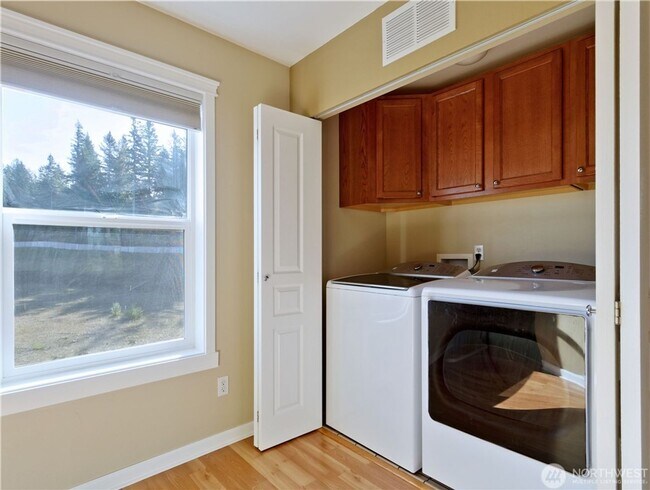Building Photo - 3bd/1.75ba Snoqualmie Condo