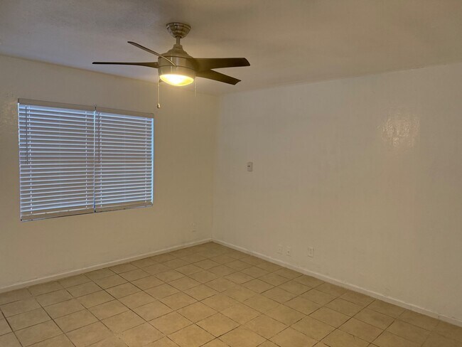 Building Photo - 415 E 49th St