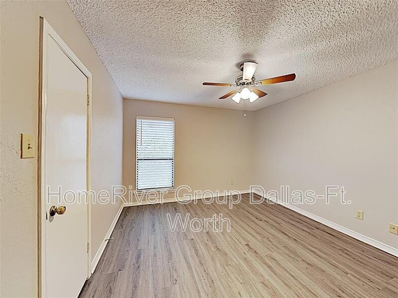 Building Photo - 2105 Calico Ln