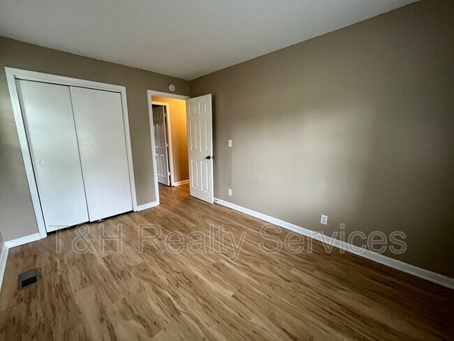 Building Photo - 2649 Ebbie Rd