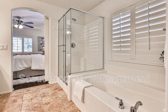 Building Photo - 28814 S Lake Dr