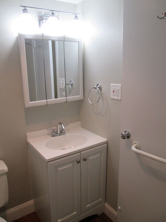 Building Photo - Bright and Spacious Condo in Fantastic Fog...