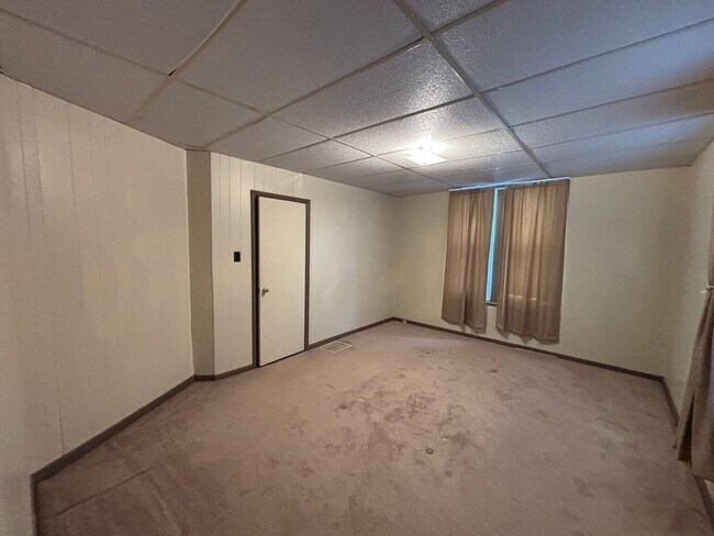 Building Photo - 250 Park Ave