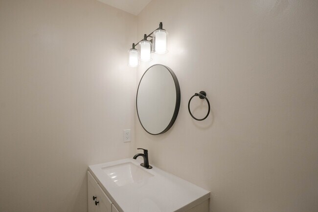 Building Photo - 825 W 167th St