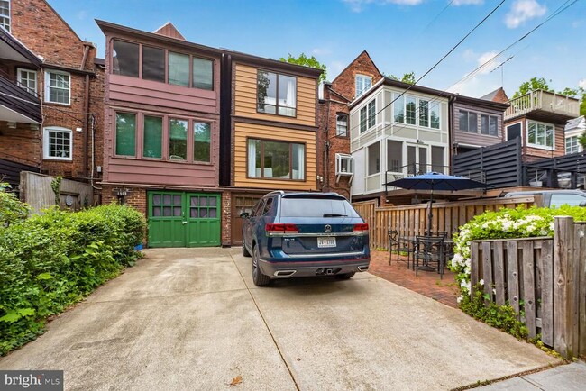 Building Photo - 1605 44th St NW