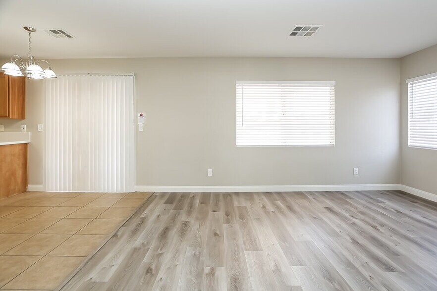 Building Photo - 3021 Bayliner Ave