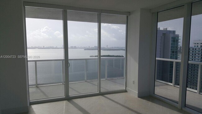 Building Photo - 600 NE 27th St