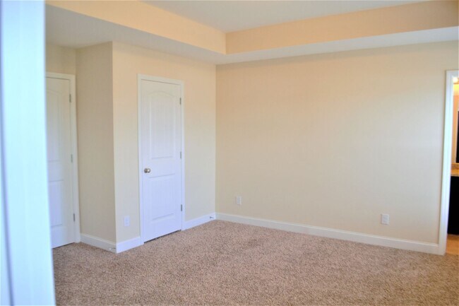 Building Photo - 44 Hartland Ct