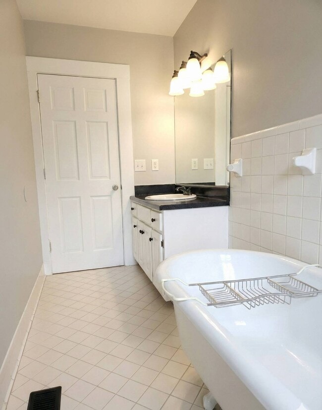 Building Photo - 402 Laurel St