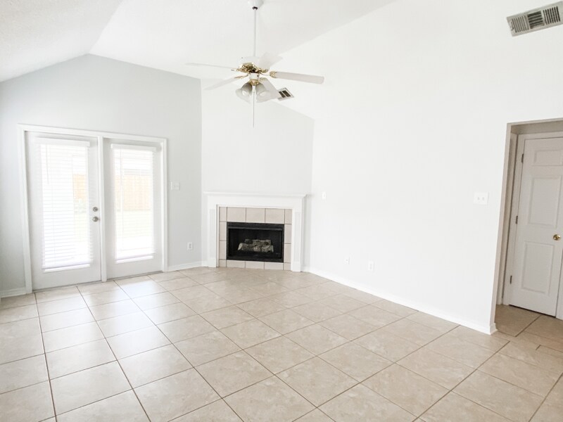 Building Photo - 405 Belle Chase Ct S