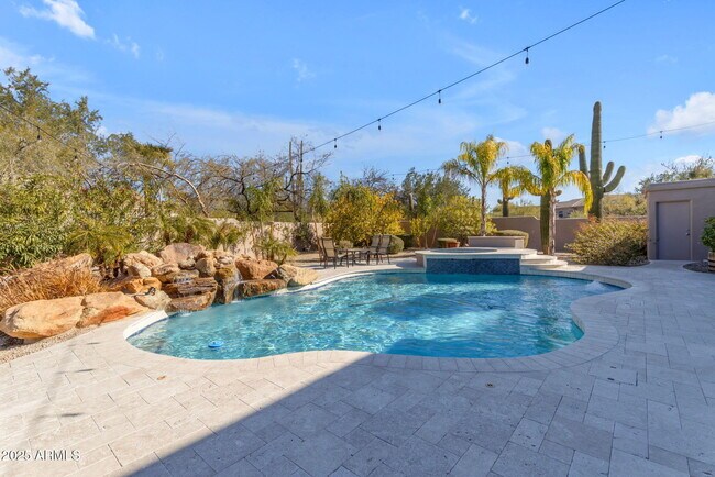 Building Photo - 6938 E Lomas Verdes Dr