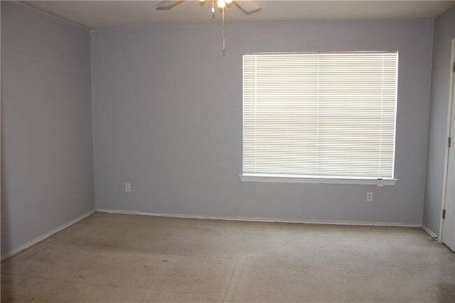 Building Photo - 107 Outfitter Dr