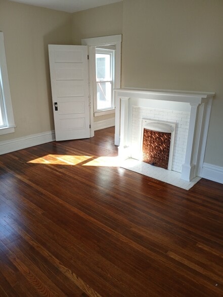 Building Photo - 813 1/2 4th St