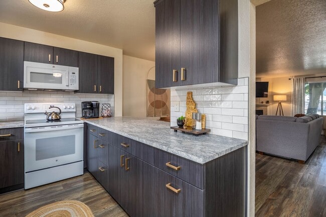 Building Photo - Sleek, Modern SE Boise Townhouse