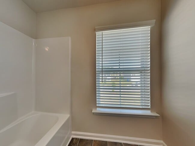 Building Photo - APPLY TODAY! Near Ft Jackson and Downtown ...
