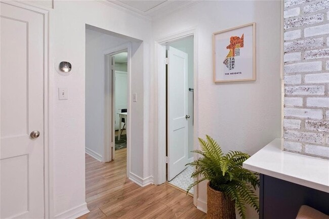 Building Photo - 1221 E Ida St