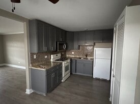 Building Photo - 9417 S 79th Ct