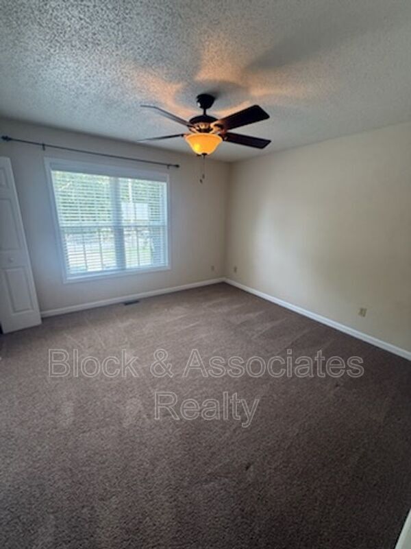 Building Photo - 1716 Sunny Ln