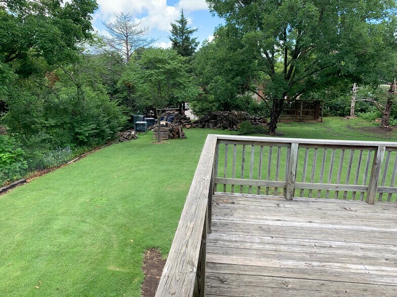 Building Photo - 2212 Cedar Acres Dr