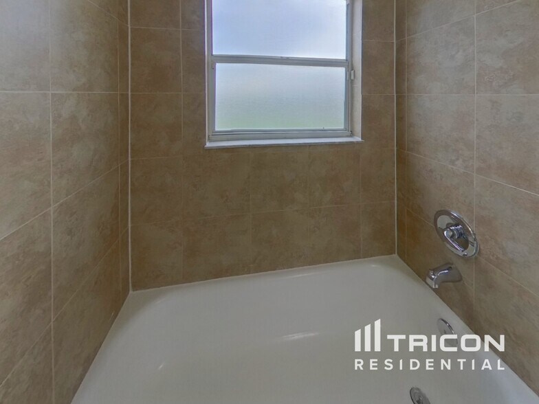 Building Photo - 7812 Sagebrush Pl